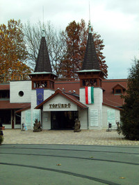 Eingang Thermalbad in Héví­z / Ungarn